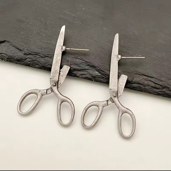 Retro Scissor Stud Earrings – Edgy Statement Jewelry - Picture 14 of 14